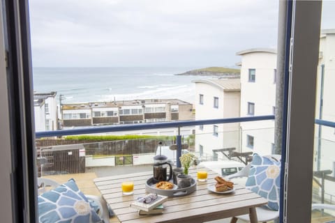 View (from property/room), Balcony/Terrace, Seating area, Dining area, Sea view