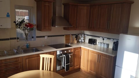 Toilet, Kitchen or kitchenette, Dining area