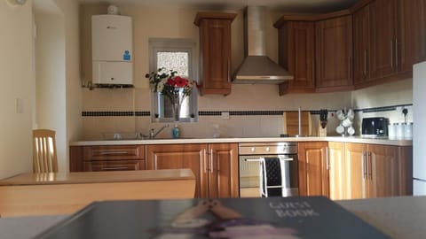 Toilet, Kitchen or kitchenette, Dining area