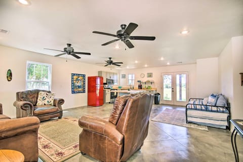 Peekaboo Water Views Lake O the Cherokees Cabin Cabin in Grove