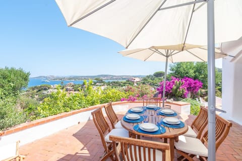 Property building, Balcony/Terrace, Living room