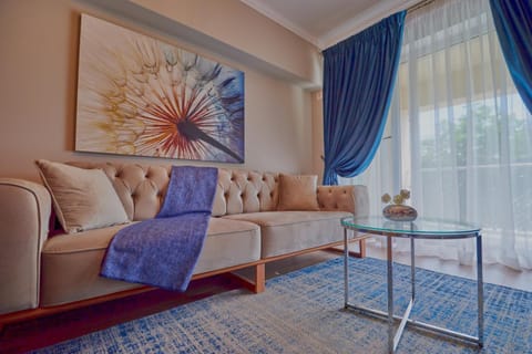 Living room, Decorative detail, Seating area