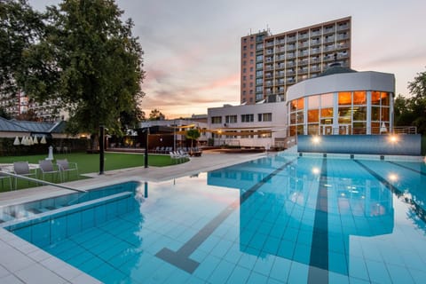 Property building, Garden, Swimming pool, Swimming pool, Sunset
