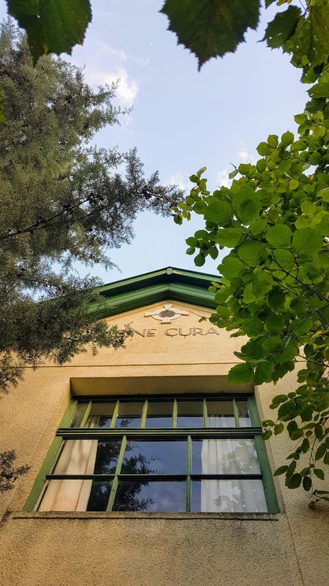 Property building, Facade/entrance, Garden view