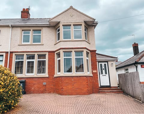 Ty-Fry House, by Solace Stays House in Cardiff