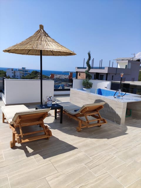 Hot Tub, Balcony/Terrace, Sea view, Swimming pool, sunbed