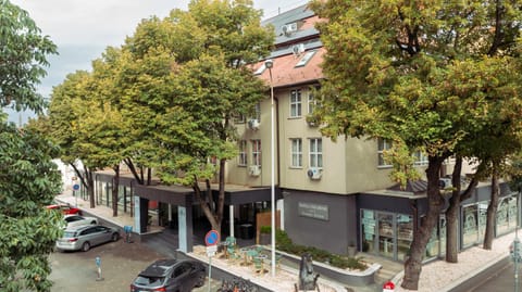 Property building, Facade/entrance