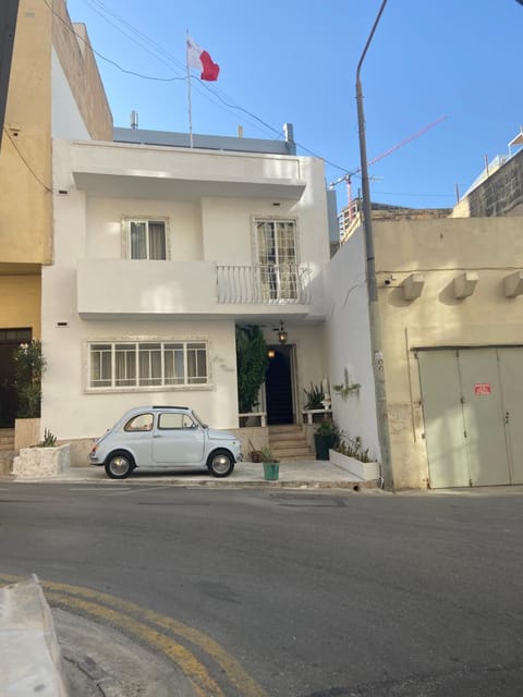 Ave Maria Guest House Bed and Breakfast in Saint Julians