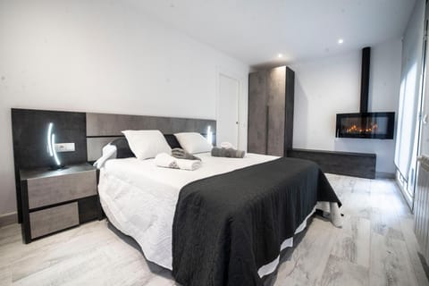 Photo of the whole room, flat iron, VIP, wardrobe
