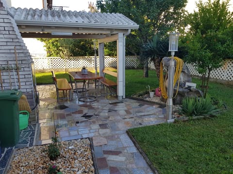 Patio, BBQ facilities