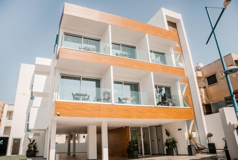 Property building, Facade/entrance, Parking