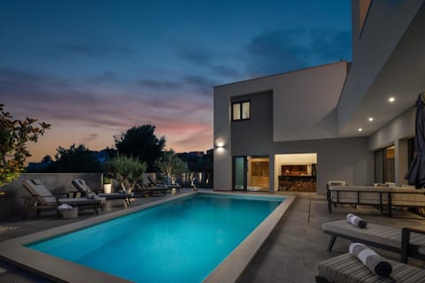 Property building, Swimming pool