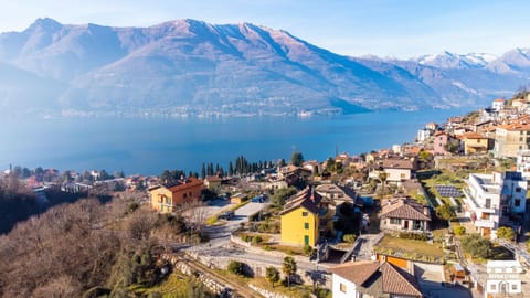 Property building, Day, Natural landscape, City view, Lake view, Mountain view