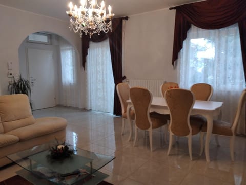 Living room, Internal: Not applicable to any particular room