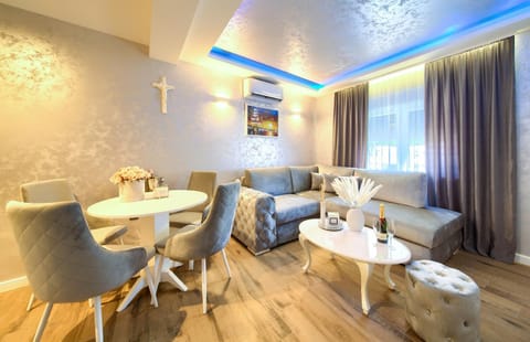 Living room, Seating area, Dining area