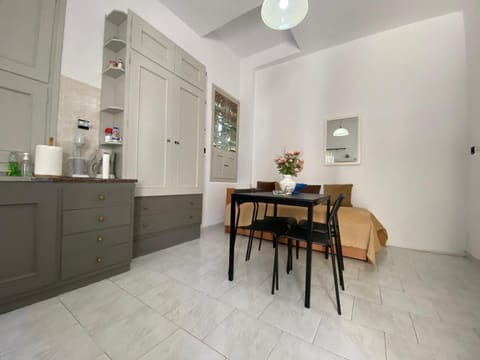 Coffee/tea facilities, Dining area