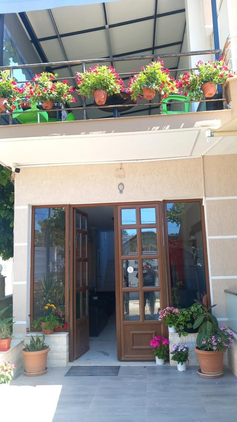 Hotel Vila Flowers Bed and Breakfast in Vlorë