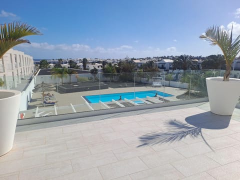 Pool view, Swimming pool, sunbed
