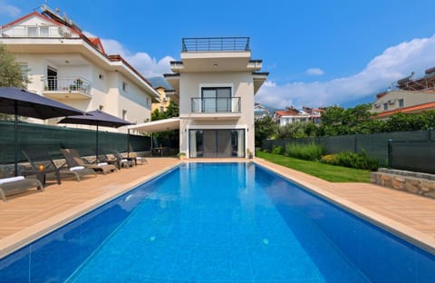 Property building, Pool view, Swimming pool, sunbed