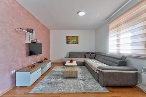 Living room, Photo of the whole room