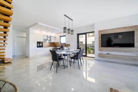 Dining area, Breakfast