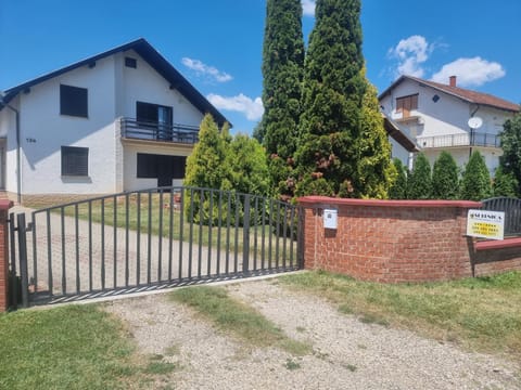 Property building, Day, Neighbourhood