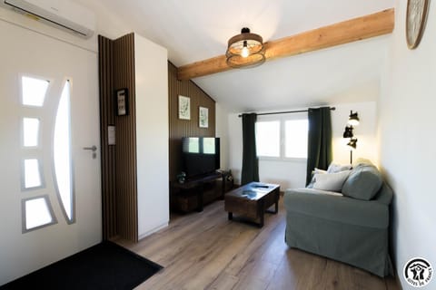 Communal lounge/ TV room, TV and multimedia, Living room, Seating area