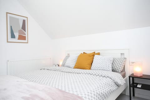Bed, Bedroom