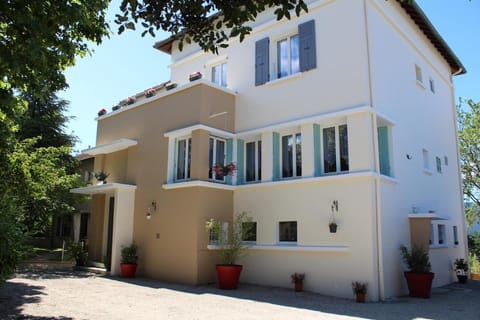 Property building, Facade/entrance, Day