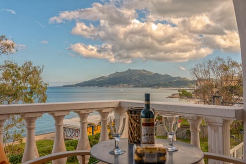 Mountain view, Sea view