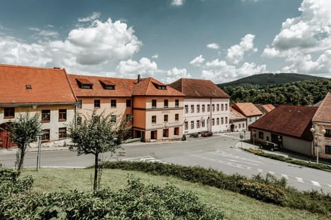 Property building, Neighbourhood