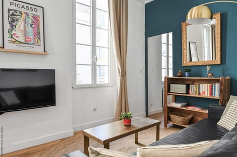 Library, TV and multimedia, Living room, Seating area
