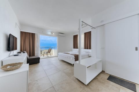 Bed, Natural landscape, Photo of the whole room, Bedroom, Sea view