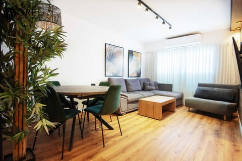 TV and multimedia, Seating area, Dining area