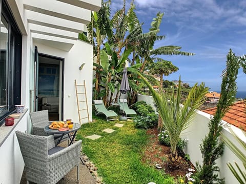 Patio, Facade/entrance, Garden