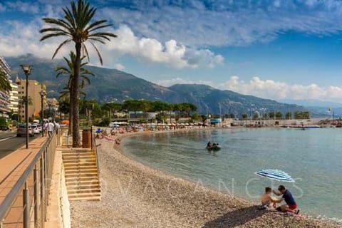Neighbourhood, Beach