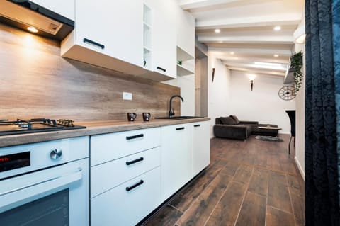 Kitchen or kitchenette, Communal kitchen