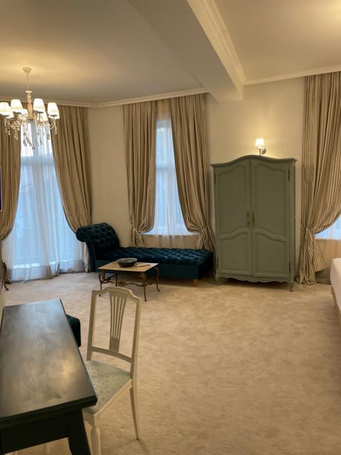 Seating area, wardrobe