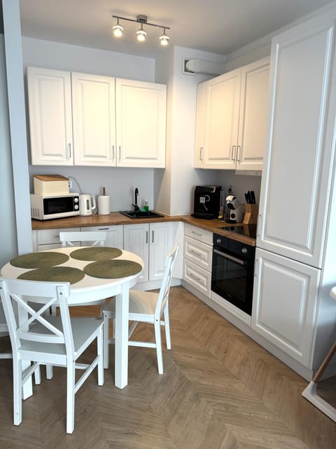 Coffee/tea facilities, Kitchen or kitchenette, Dining area, dishwasher, pet friendly, stove, toaster