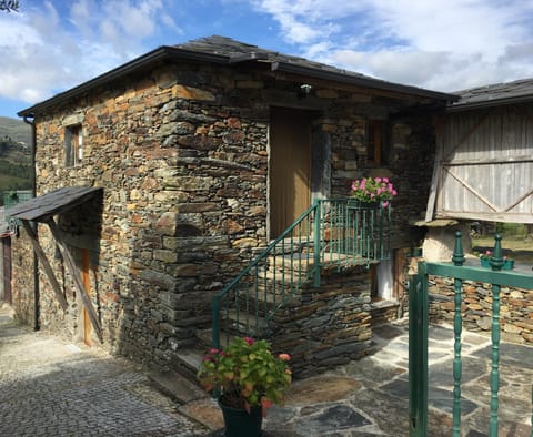 Property building, Patio, Facade/entrance