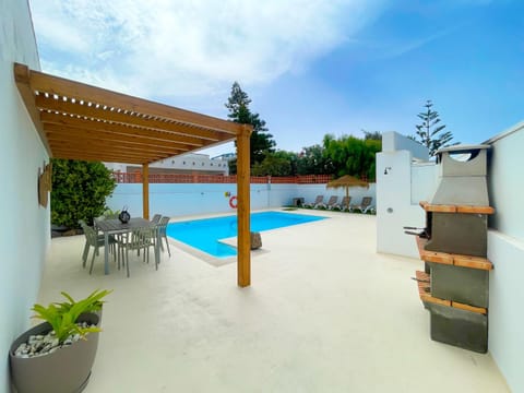 Off site, BBQ facilities, Swimming pool, sunbed
