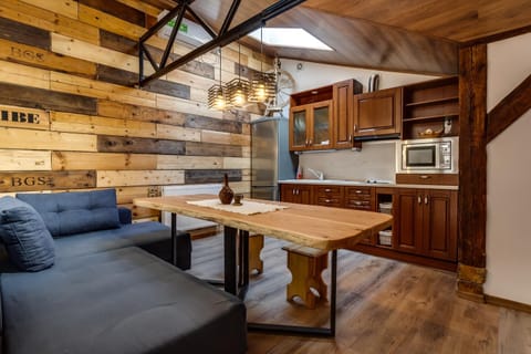 Kitchen or kitchenette, Living room, Seating area, Dining area