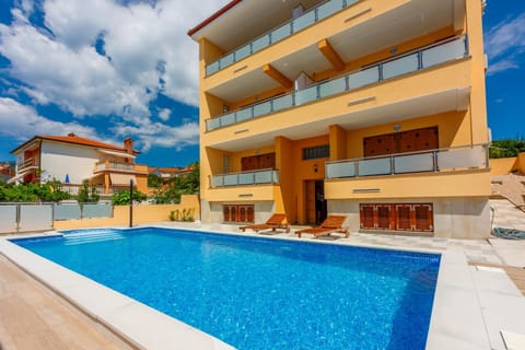 Property building, Swimming pool