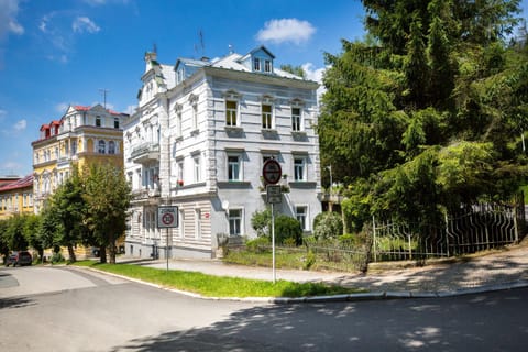 Property building, Facade/entrance