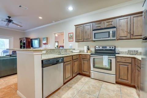 Cozy New Braunfels Condo with Community Pool and Grill Apartment in Gruene