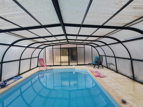 Swimming pool, Swimming pool