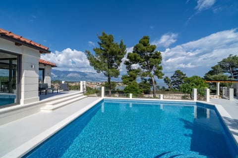 VILLA DIAMOND- beautiful seaview, bar, pool & gym Villa in Selca, Brač