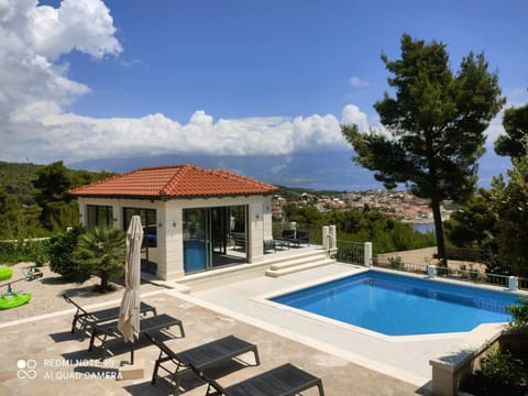 VILLA DIAMOND- beautiful seaview, bar, pool & gym Villa in Selca, Brač