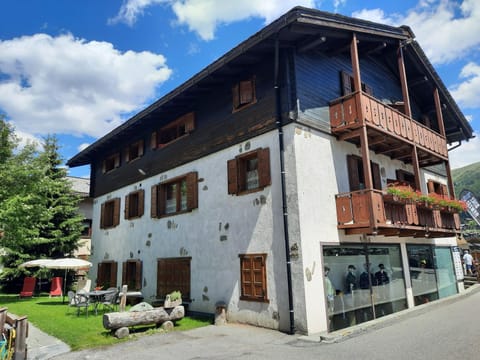 Property building, Garden