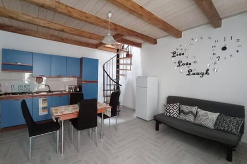 Kitchen or kitchenette, Living room, Seating area, Communal kitchen